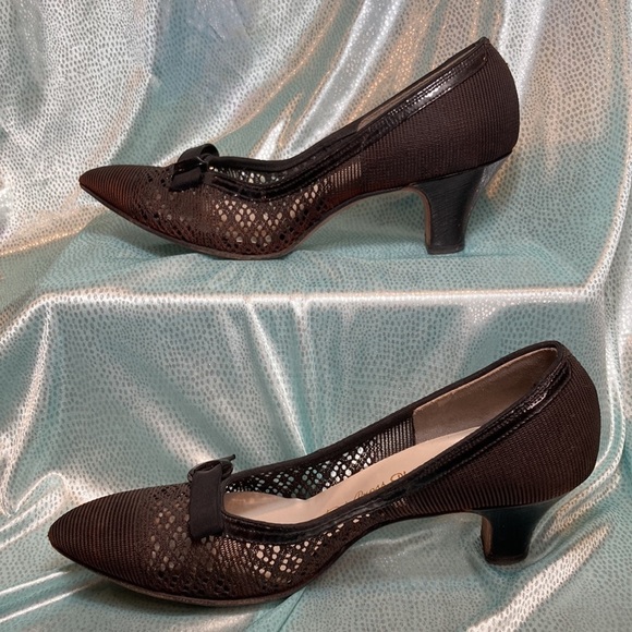 Vintage 50’s black mesh low heels with bow. Leather bottoms 3 9.5” insole - Picture 2 of 6